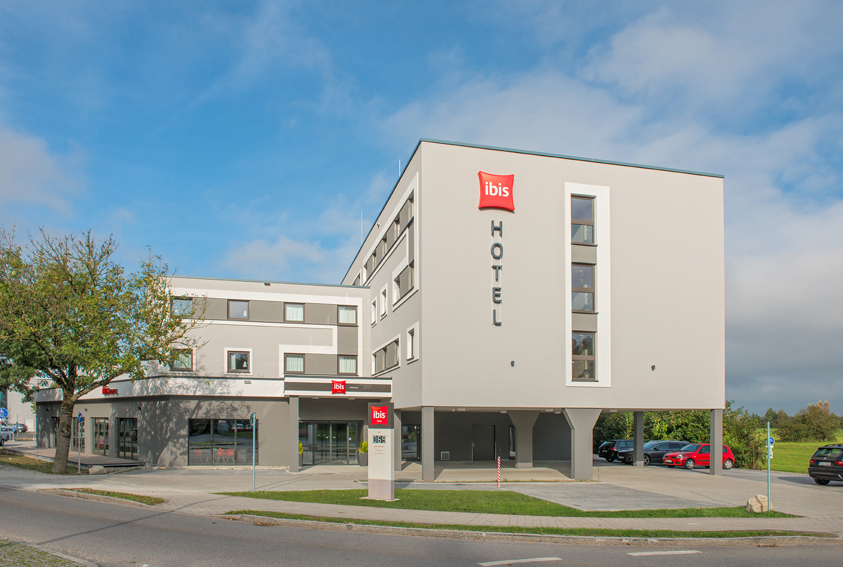 BNP Paribas REIM acquires the IBIS Munich Airport hotel